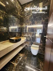  5 شقة طابقية للبيع في حي الصحابة - ref : 14579