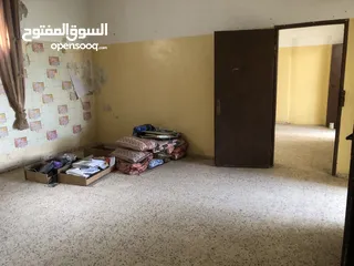  5 منزل قديم مكون من طابقين