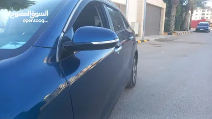  21 كيا نيرو 2017 فحص 2 جيد لون كحلي مميز بسعر مغري قابل للبدل