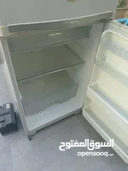  9 ثلاجه شارب 24 - 26 قدم لون ابيض شغال 100% والصلاه على النبي الوكاله عالفحص ناقص رف بالثلاجه من تحت