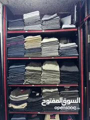  5 محل البسه واحذيه رجالي مجهز بالكامل للبيع بسعر مغري