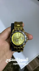  12 12  ساعه  منهم 4كوبي و 8 اصلي  2 جداد  6 مستعمل   كامل