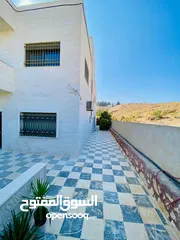  9 فيلا للبيع في صافوط طابقين وطابق تسوية الأرض 750m / مسطح البناء 600m / بناء حديث 4وجهات حجر