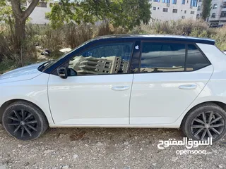  8 سكودا فابيا 2019 هاتشباك ، خمس مقاعد ، 1000 تيربو بنزين ، سيارة شركة يد أولى