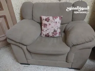  3 طقم كنب بحالة جيدة