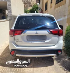 12 ميتسوبيشي أوتلاندر موديل 2018 (قابل للبدل) لون ابيض، دفع رباعي، فحص كامل ومرخصة حديثا لغاية 4/4/2026