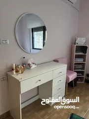  2 بسعررر مغرييي غرفتان نوم شبابيات بحالة الجديد استخدام اقل من شهر للبيع بداعي السفر