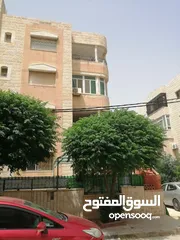  23 شقه مميزه جدا للبيع المساحه 203 متر الحي الشرقي مقابل الموسسة العسكريه