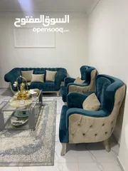  4 طقم كنب 7 مقاعد لون ازرق وبيج بحالة الجديد من شهوان استخدام خفيف خشب تقيل وموديل جميل بدون اي خدش