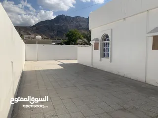  13 للبيع بيت عربي في منطقة شعم راس الخيمة
