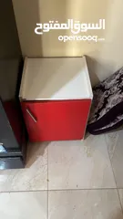  2 متفرقات اثاث للبيع شاشه نوع TCL 42 بوصه   مكيف واحد طن نوع جينيرال انفيرتير غازه محبوس