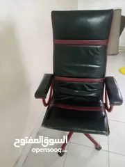  2 كرسي مكتب 5 دينار  Revolving chair for urgent sale