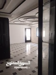  8 شقه للبيع طابق اول 200