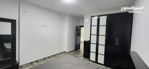  8 شقة وسط البلد قريبة من جميع الخدمات الشقة مكونة من غرفتين وصالون وحمامين ومطبخ وبرندة