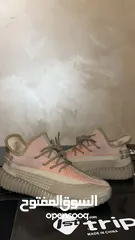  2 Yeezy shoes  العرض حتى نفاد الكمية