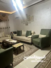  4 طقم كنب 7مقاعد للبيع بسعر ممتاز باللون البيج والاخضر