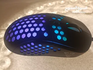  3 A Challenger to Other Honeycomb Mice & FPS Gamers - Fantech Hive UX2 REVIEW