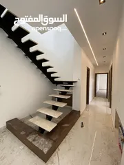  29 شقة مميزة اخير مع روف في اجمل مناطق قرية النخيل اجمل تشطيب واطلالة رائعة 240 داخلي و 90 تراس خارجي