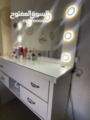  3 بيرو لاتيه ابيض مع اضاءه