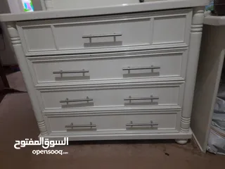  3 تسريحة و مكتب  عدد2 كل تسريحة و مكتب