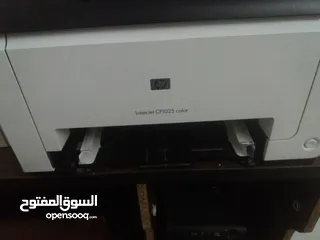  1 طابعة hp laser ملونة