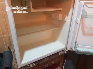 2 ثلاجة مكتب او غرفة نوم للببع