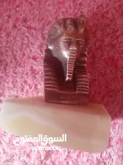  2 مجسم نحاس احمر وقاعده حجر