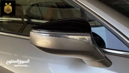  4 Lexus UX 300e 2022