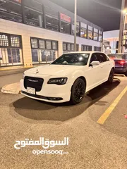  1 كرايسلر 300S رقم بغداد موديل 2019 لون ابيض