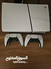  4 بلايستيشن فايف سلم مستعمل مع ايدتين (Playstation 5 slim used) PS5 Slim Cd