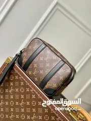  1 شنط يد  LV