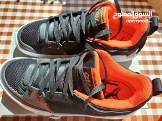  6 Nike AIR Jordan - جديد اصلي وارد المانبا , لم يلبس بعد ولا مرة خارج البيت
