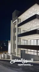  2 شقة فاخرة بإطلالة  مميزة بارقى مناطق عمان الغربية الجبيهة ارضي واخير مع رووف وطوابق