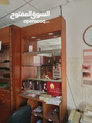  7 ديكور خشب بلوط يصلح لمحل عطور بصريات خلويات