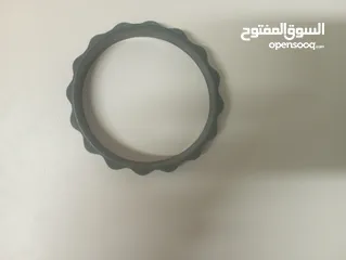  5 ثلاثة أساور باللون الأسود والبني والذهبي كل إسوارة 5 شيكل