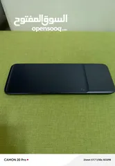  1 شاحن لاسلكي سامسونج بحاله ممتازه