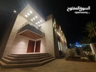  17 فيلا 460 متر لقطة في طريق المطار قرب جامعة الشرق الاوسط