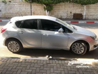  4 استرا ترخيص 2013 سيارة بحالة ممتازة مع وجود عيوب بسيطة في البودي جير عادي ماتور راكب جديد مستورد