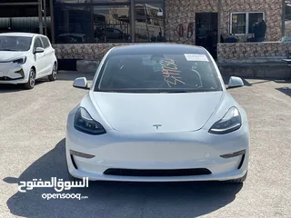  3 Tesla model 3 2023 لون آبيض لؤلؤي