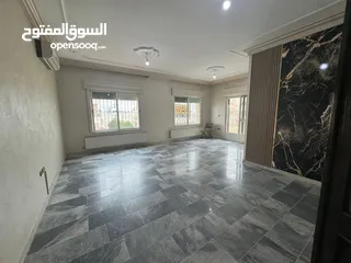  4 شقه طابق اول 190 متر خلف سوق السلطان