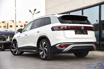  2 فولكس فاجن ID.6 كروز بيور بلس كهربائية بالكامل 2022 Volkswagen ID.6 Crozz Pure + SUV EV