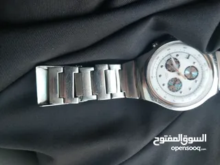  11 ساعة سواتش اصلي للبيع بسعر مناسب وقابل للتفاوض
