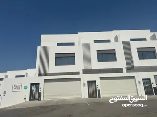  1 townhouse for rent in Qurum