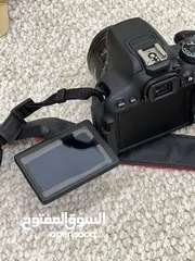  4 كاميرا كانون 650 D بحالة ممتازة للبيع وبسعر قابل للتفاوض فرصة لمحبين التصوير