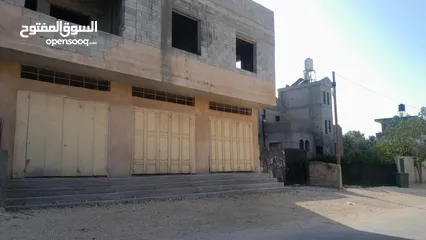  1 3 مخازن مفتوحات على بعض مساحتها 170متر للايجار بسعر مغري