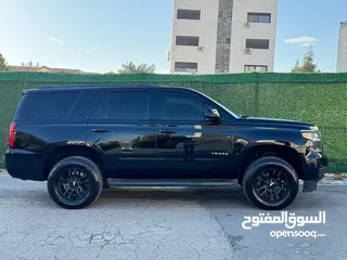  4 Chevrolet Tahoe LT 2017 4*4