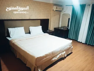  6 شقه مفروشه للايجار في الجاردنز قرب دوار الواحه وشارع المدينه المنوره
