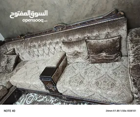  6 غرفه الضيوف تفصيل خشب زان مع سجاده مع طاوله الوسط ومرفقاتها مع طاولتين وسط كبار مع غرفه سفره