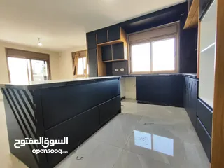  4 شقة جديدة سوبر ديلوكس – قيد الفرش النهائي للإيجار  عين منجد – رام الله