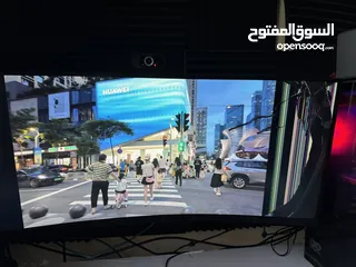  1 شاشة لينوفو Lenovo G34w-10 مقاس 34 بوصة - الجانب اليمين في كسر بالشاشة تقريبا 17٪؜ من الشاشة